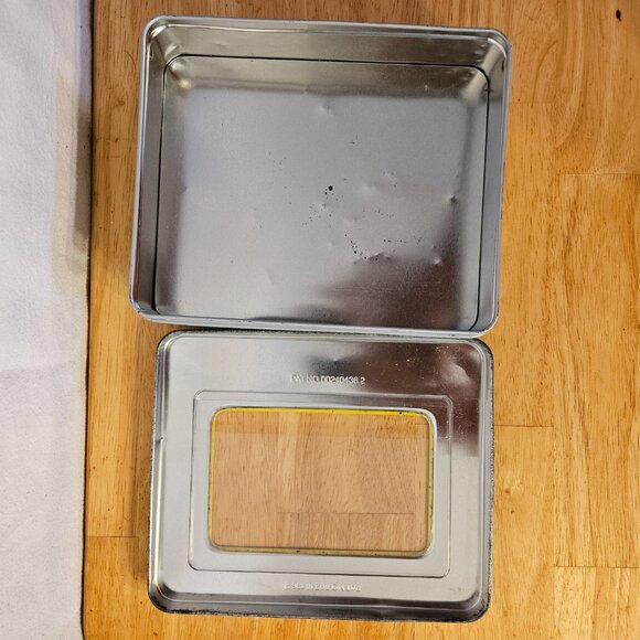 John Deere Collectible Tin Officially Licensed Product. ITEM #1943 - Picture 6 of 7